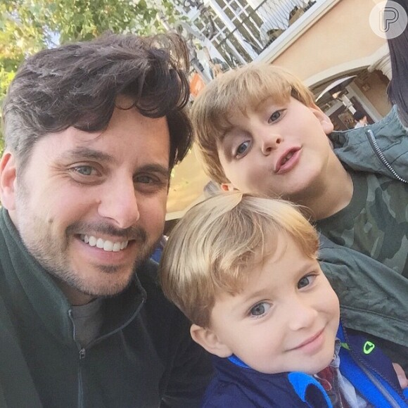 A cantora não se cansa de postar fotos de Marcio e dos filhos, Rafael e Davi