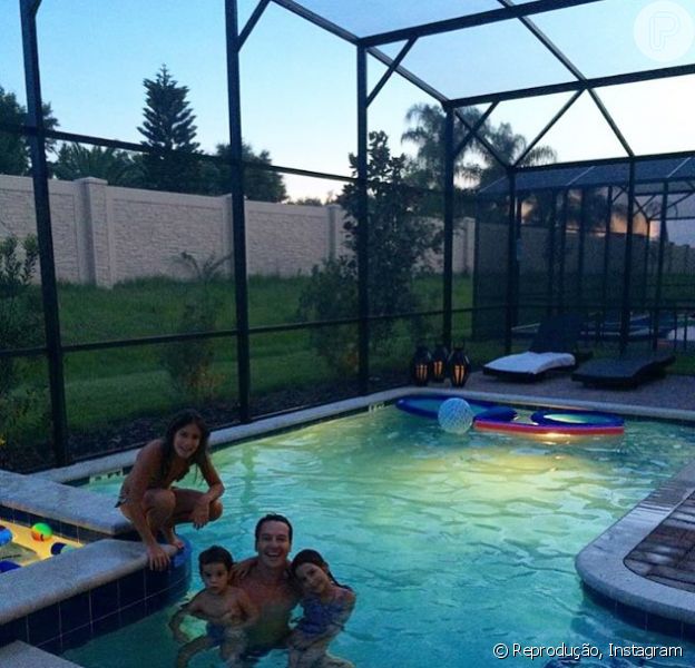 Rodrigo Faro Toma Banho De Piscina A Noite Com As Filhas Em Orlando Delicia Purepeople