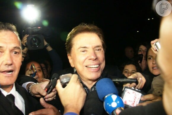 Silvio Santos é avesso a entrevistas e foi abordado pelo repórter da 'Folha de São Paulo' na saída do salão de cabeleireiro que ele se arruma para gravar o 'Programa Silvio Santos'