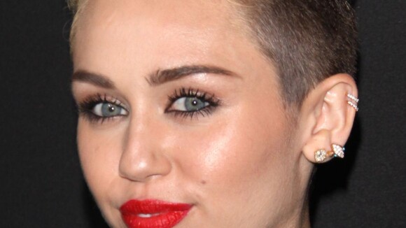 Disney terá casal gay em série e Miley Cyrus apoia a decisão: 'É inspirador'