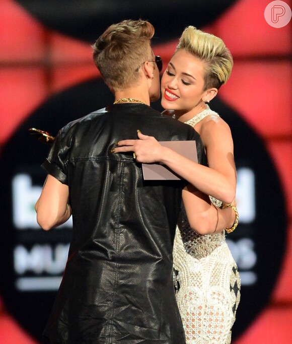 Miley Cyrus e Justin Bieber foram vistos se divertindo juntos em uma festa