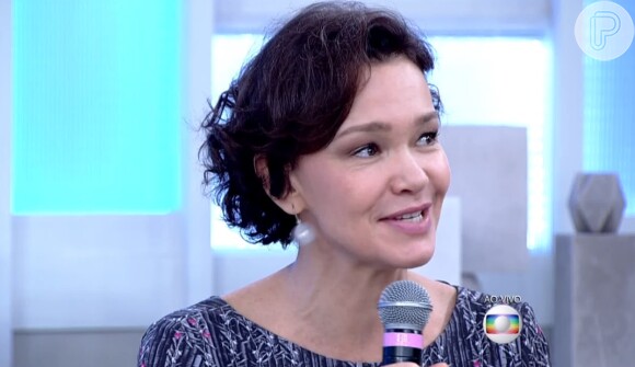 Julia Lemmertz apareceu novamente sem aliança nesta segunda, dia 13 de julho de 2015, no programa 'Encontro', da Rede Globo