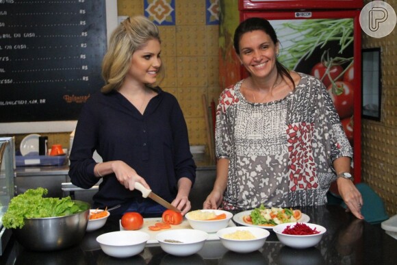 Bárbara Evans participa de aula de culinária e se prepara para lançar aplicativo de receitas saudáveis, nesta segunda-feira, 13 de julho de 2015