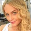 Isabella Santoni apareceu com os cabelos longos e mais loiros em foto compartilhada em sua conta de Instagram. 'O que será que vem por aí?', questionou a atriz, fazendo suspense