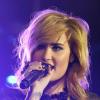 Demi Lovato gravu uma música falando da relação que tinha com o pa no álbum 'Unbroken'