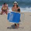 Vivianne Araújo foi à praia do Recreio dos Bandeirantes, na Zona Oeste do Rio, nesta terça-feira, 14 de julho de 2015. De biquíni, a artista mostrou que continua em excelente forma