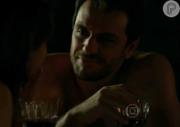 Alex (Rodrigo Lombardi) vai seduzir Carolina (Drica Moraes) para se aproximar de Angel (Camila Queiroz)