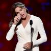 Caitlyn Jenner se emocionou durante a entrega do ESPYs 2015, ao falar do apoio recebido pela família: 'O maior medo de um transgênero é 'sair do armário'. Eu nunca quis machucar ninguém. Agradeço a todos'