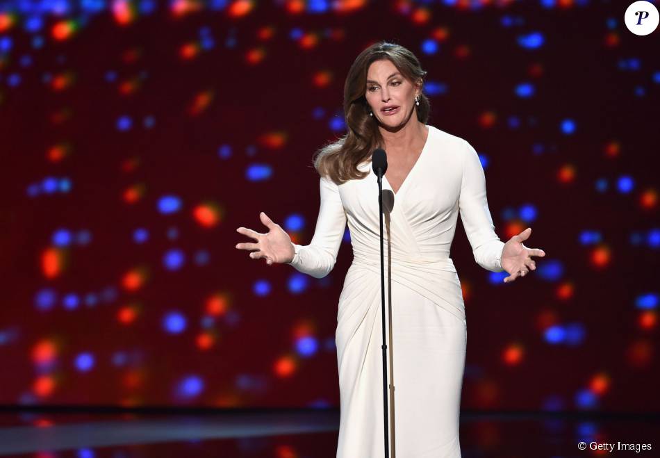 Caitlyn Jenner discursa durante o ESPYs 2015 - Purepeople