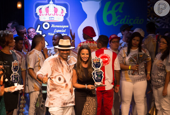 Viviane Araújo não ganhou o troféu de melhor rainha de bateria, mas foi a grande homenageada do evento