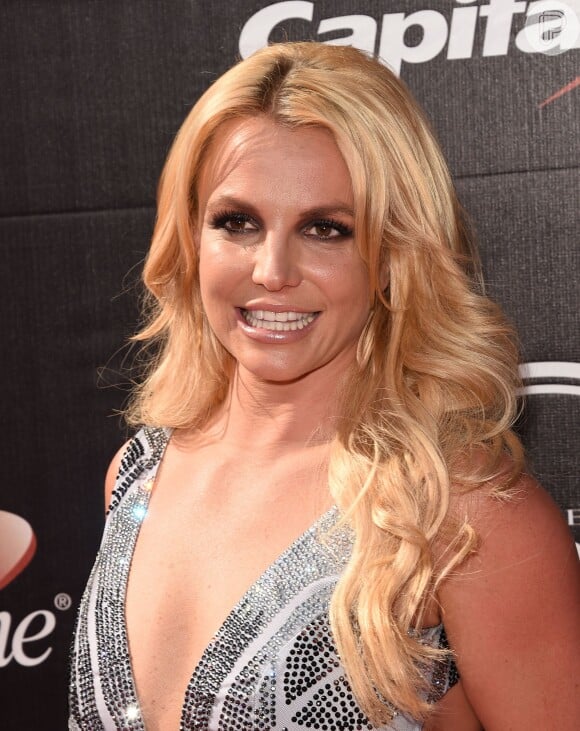 'Olhar para a Britney Spears me faz nunca querer fazer uma cirurgia plástica na vida', escreveu uma internauta
