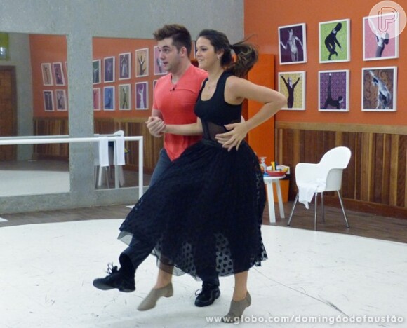 Bruna Marquezine ensaia para o quadro 'Dança dos Famosos', do 'Domingão do Faustão', em 26 de junho de 2013