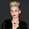 Miley Cyrus contratou uma superfã para ser sua assistente pessoal, como revelou em entrevista para o programa 'Jimmy Kimmel Live', em junho de 2013
