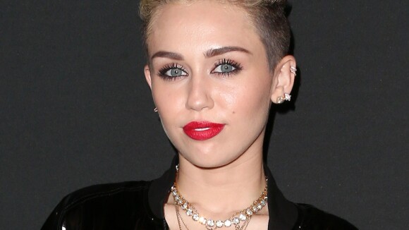 Miley Cyrus contrata superfã para ser sua assistente pessoal: 'Ela é incrível'