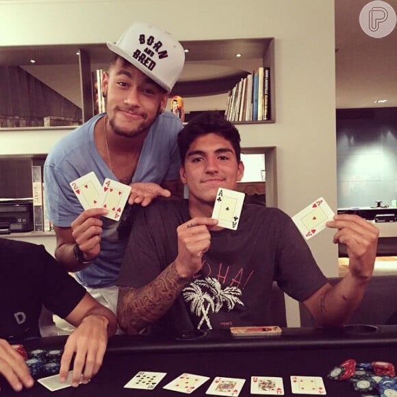 Gabriel gosta de jogar pôquer assim como o amigo Neymar, apaixonado pelo jogo de cartas