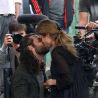 Grazi Massafera e Flávio Tolezani se beijam em gravação de 'Verdades Secretas'