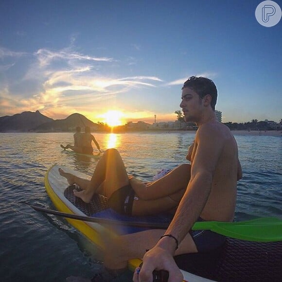 'Paraíso, por do sol, meu amor', escreveu Eike sobre o passeio com a namorada na praia da Barra da Tijuca, no Rio