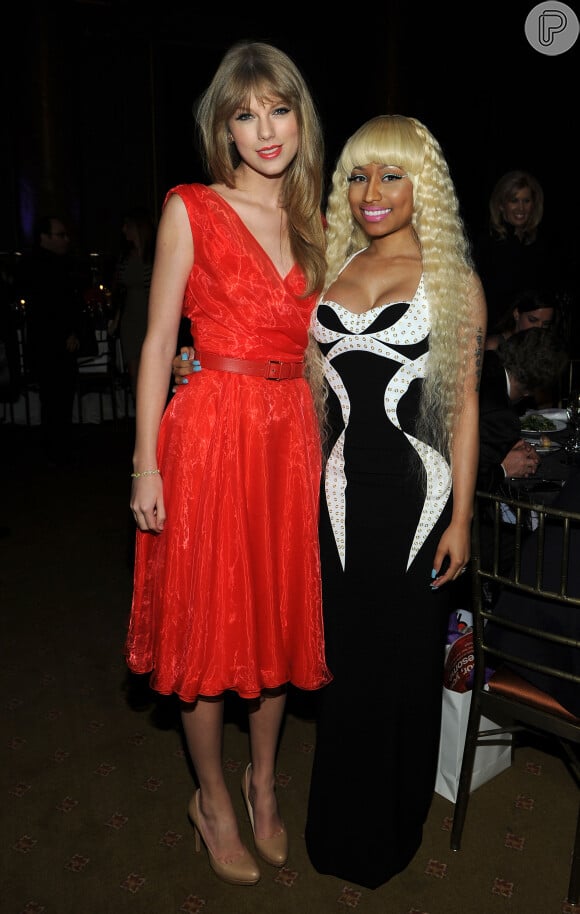 Taylor Swift convidou Nicki Minaj a subir ao palco da premiação, caso vença o prêmio principal, mas a rapper pareceu preferir um pronunciamento da cantora sobre a mídia racista