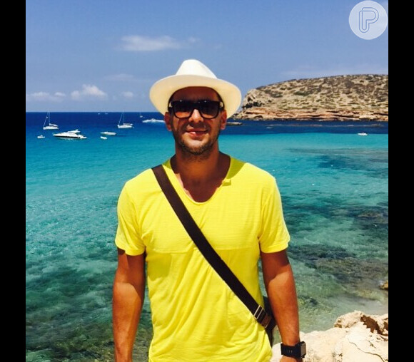 André Marques está em Ibiza e mostrou que não está descuidando do corpo