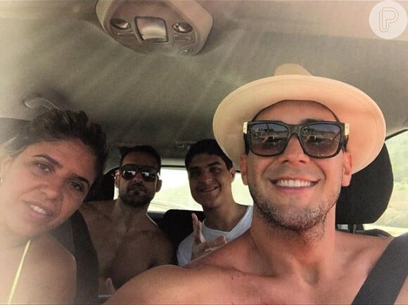 André Marques está em Ibiza acompanhado por amigos