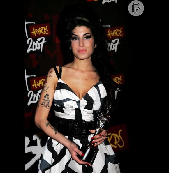 Amy ganhou o prêmio de Melhor Artista Feminina Solo, no The Brit Awards de 2007