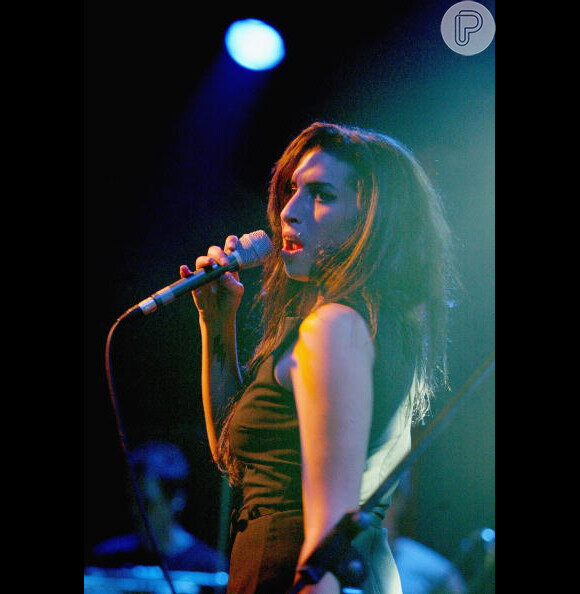 Amy começou oficialmente sua carreira em 2003, com o disco 'Frank'