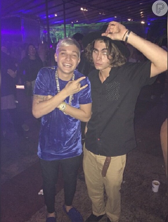 MC Gui posou ao lado de Rafael Vitti para uma foto publicada em seu Instagram nesta quinta-feira, 23 de julho de 2015, e causou alvoroço entre seus fãs
