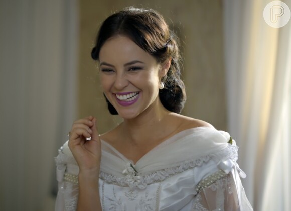 Melissa (Paolla Oliveira) inventa para Anita (Leticia Persiles) que Felipe (Rafael Cardoso) a convidou para ir ao seu quarto, na novela 'Além do Tempo'