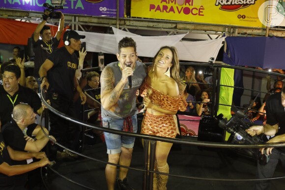Claudia Leitte canta ao lado de Felipe, da Banda Eva, na micareta Fortal, em Fortaleza