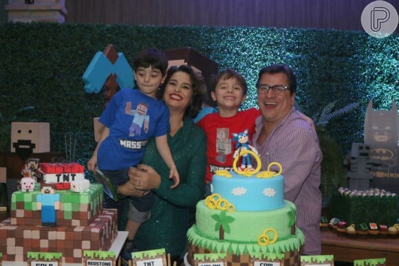 Suzy Rêgo comemorou os seis anos dos filho gêmeos, Marco e Massimo, em casa de festas em São Paulo, nesta quinta-feira, 23 de julho de 2015