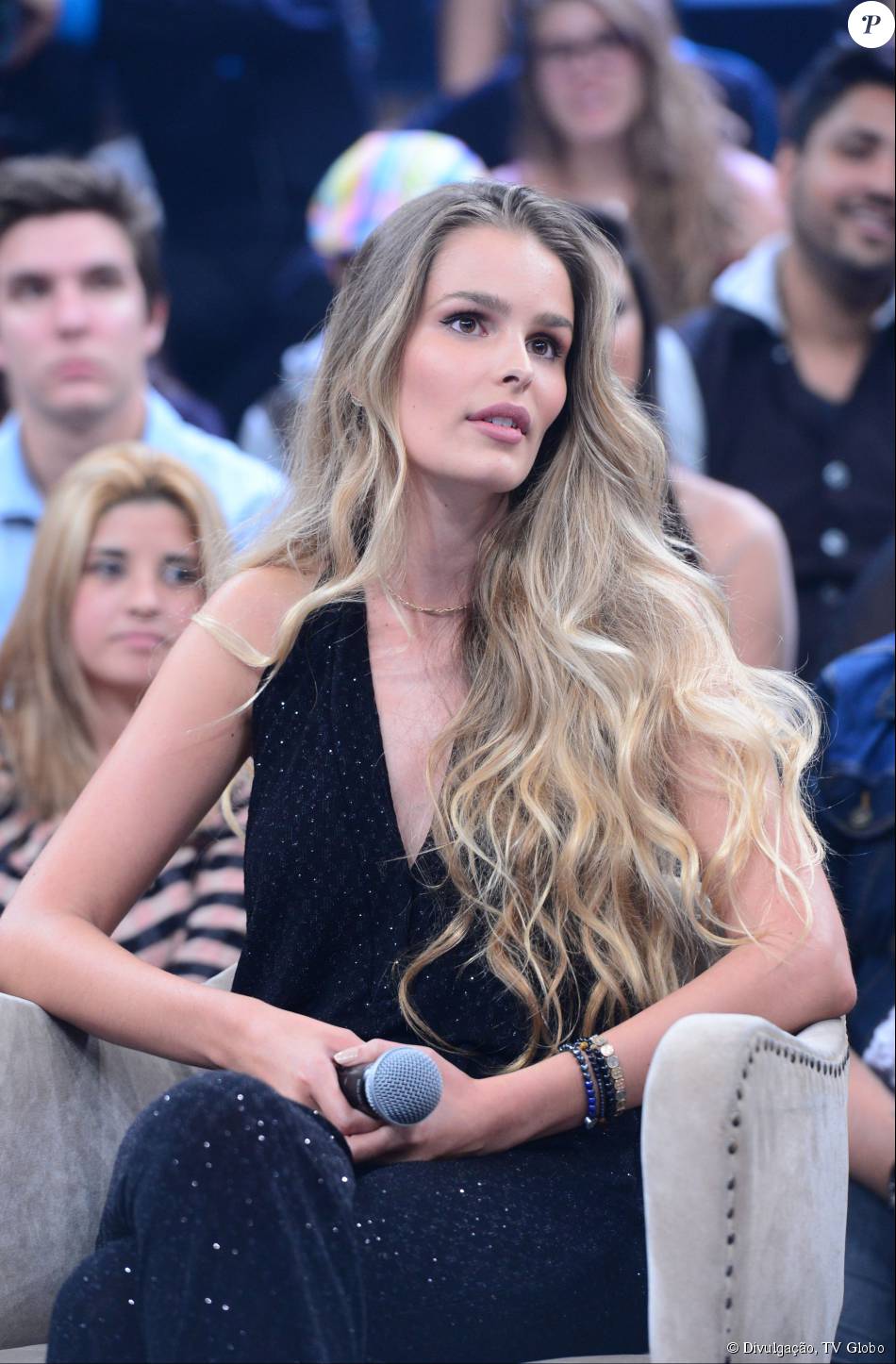 Dona de um cabelo perfeito, a modelo e atriz Yasmin Brunet ...