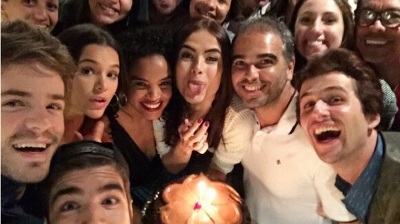 Maria Casadevall ganha festa de aniversário do elenco de 'I Love Paraisópolis'