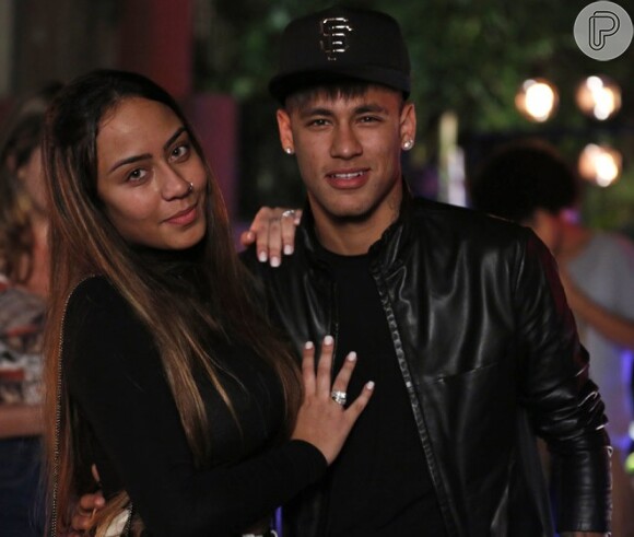 O jogador Neymar gravou cenas de sua participação ao lado da irmã, Rafael Santos, nesta sexta-feira, dia 24 de julho de 2015, para a novela 'A Regra do Jogo'