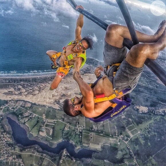 Caio Castro postou imagem de salto feito nos Estados Unidos em sua conta do Instagram