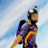 Caio Castro pulou de paraquedas ao ar livre em Dubai no 'Caldeirão do Huck'