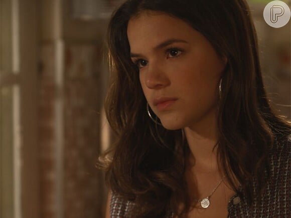 Mari (Bruna Marquezine) fica espantada ao descobrir que Soraya (Leticia Spiller) está envolvida com Grego (Caio Castro), na novela 'I Love Paraisópolis'