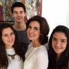 Bonner registrou um momento de sua família: a esposa, Fátima Bernardes, ao lado dos filhos, do casal: Vinícius, Laura e Beatriz