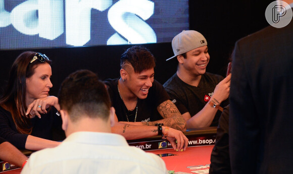 Neymar joga pôquer em evento beneficente em São Paulo