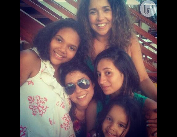 Malu, Daniela e as filhas posam para selfie