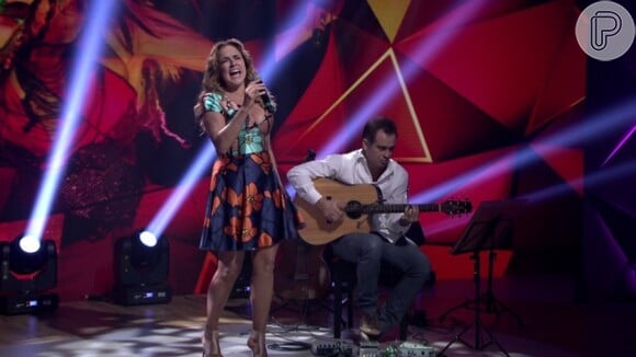 Daniela Mercury irá comemorar os 50 anos com um disco no estilo voz e violão