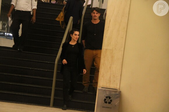 Cleo Pires usa dreadlocks nos cabelos em passeio com o namorado, Romulo Neto, neste domingo, 26 de julho de 2015