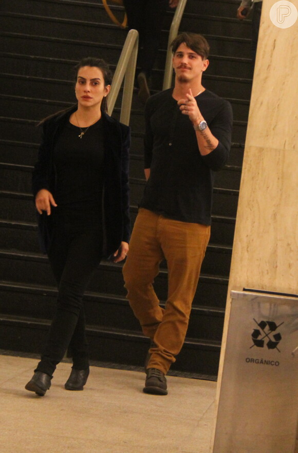 Cleo Pires usa dreadlocks nos cabelos em passeio com o namorado, Romulo Neto, neste domingo, 26 de julho de 2015