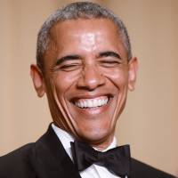 Barack Obama se solta em jantar diplomático e dança 'Gangnam Style queniano'