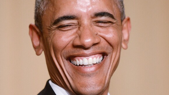 Barack Obama se solta em jantar diplomático e dança 'Gangnam Style queniano'