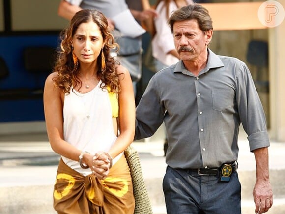 Regina (Camila Pitanga) foi presa injustamente duas vezes por causa das armações de Cris (Tainá Müller), na novela 'Babilônia'
