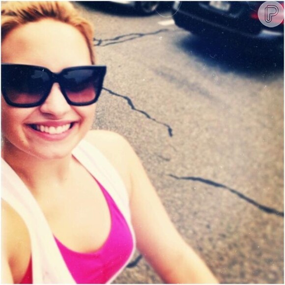 Demi publicou uma foto no Twitter enquanto andava de bike
