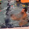 Malvino Salvador brincou de afundar Ayra na piscina