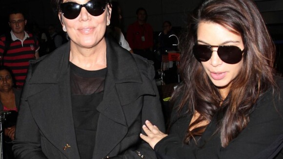 Mãe de Kim Kardashian a proíbe de sair antes de divulgar as fotos de North West