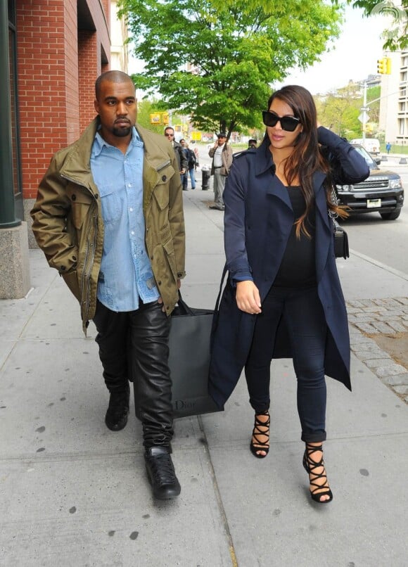 Kim Kardashian e kanye West vão doar o dinheiro das primeiras fotos da filha, North West