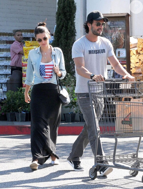 Na ocasião, os dois foram fotografados juntos na saída de um supermercado em Los Angeles, nos Estados Unidos
